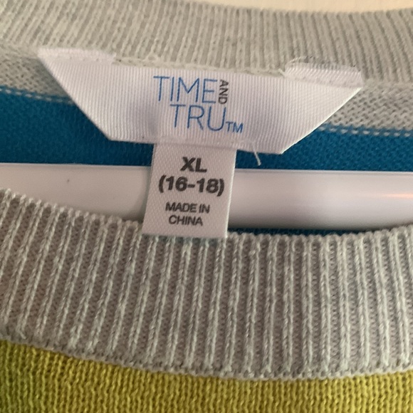 Colorful sweater - Picture 3 of 6